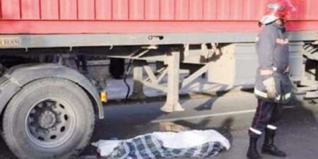 فاجعة: شاحنة مجنونة تحول جسد شاب من أكادير إلى أشلاء مباشرة بعد نزوله من حافلة الركاب لتناول وجبة الفطور .
