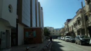 احتلال الرصيف في أبشع صوره والمصالح المعنية بانزكان تفضل ” تغماض العنين