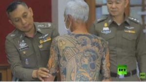 نجحت الشرطة التايلاندية في اعتقال عضو الياكودزا (المافيا اليابانية) شيغيهارو شيراي البالغ من العمر 72 عاما بعد عشرة أعوام من اختبائه، وأوقعت به أوشام فريدة على جسده في قبضة الشرطة.