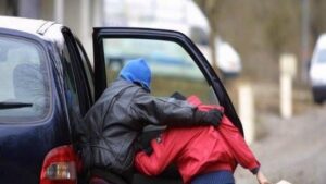 مثير:عصابة فيدورات مكلفة بحراسة شخصيات خليجية وفنانين اختطفت عشيق متزوجة لاسترجاع أشرطة جنسية