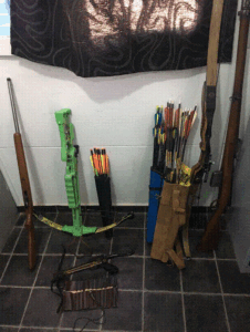 بالصور:الجمارك تنجح في ضبط أسلحة خطيرة محملة على متن شاحنة