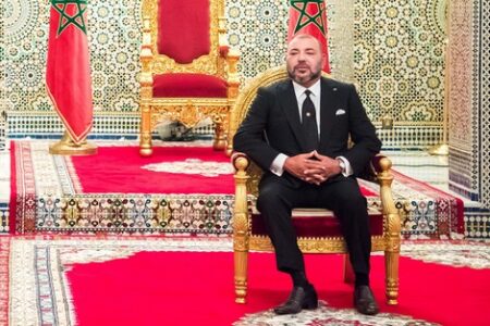 الملك يعين 22 سفيرا جديدا ضمنهم سياسيون معروفون، و يوشح 6 سفراء أجانب انتهت مهماتهم بالمملكة الملك يعين 22 سفيرا جديدا ضمنهم سياسيون معروفون، و يوشح 6 سفراء أجانب انتهت مهماتهم بالمملكة