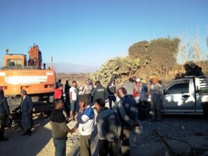 +صور: مواطنون يحاصرون آليات الحفر بواد سوس