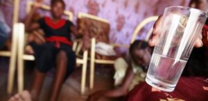 أكادير :”pas d argent ” العبارة التي تنصب بها مهاجرة إفريقية على حانات أكادير بعد السكر حتى الثمالة.