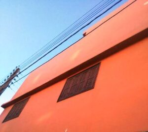 مواطنون بأكادير يدقون ناقوس الخطر بسبب أسلاك كهربائية عارية (+صور).