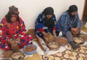 مهنيو قطاع الأركَان بسوس ينتفضون ضد وزارة الفلاحة و يرفضون الاحتكار المهدد للتعاونيات النسوية والمقاولات الوطنية”.