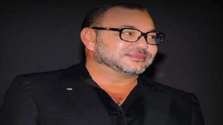 الملك من أشد المعجبين بهذه الفنانة المغربية التي تجعله ينفجر ضاحكا