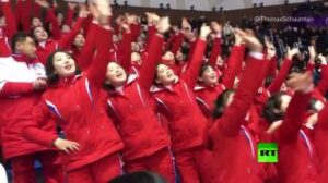 مشجعات كوريا الشمالية الفاتنات يبهرن العالم