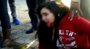 بسبب شاب..تلميذة “تشرمل” وجه زميلتها القاصر بـ “زيزوار” أمام مؤسسة تعليمية