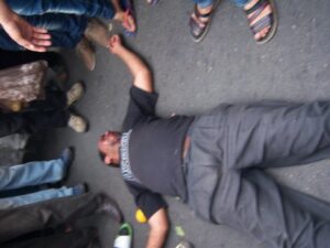 إنزكان:بائع متجول يطرح عون سلطة أرضا بالضربة القاضية، ويرسله إلى المستعجلات في حالة حرجة