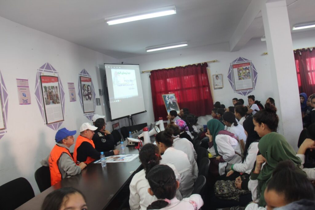 التحسيس بالسلامة الطرقية موضوع نشاط تحسيسي بثانوية علال الفاسي الإعدادية المديرية الإقليمية لإنزكان.