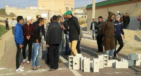 عااجل:إصابة 3 فلاحين في مواجهات عنيفة ب"الهراوات" بين الرعاة الرحل ومواطنين بإشتوكة أيت باها، والتلاميذ يقررون الانقطاع الجماعي عن الدراسة بسبب سيارة "كاط كاط"