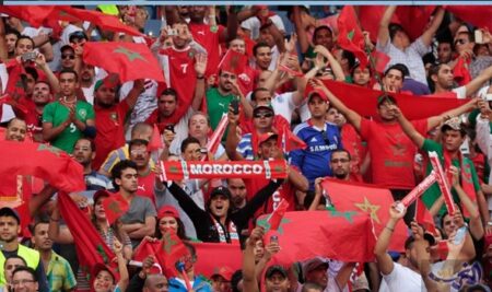 التساقطات المطرية لم تمنع تدفق الجماهير لمتابعة نهائي “الشان” ومدرب نيجيريا المنتخب المغربي قوي أمام جماهيره التساقطات المطرية لم تمنع تدفق الجماهير لمتابعة نهائي "الشان" ومدرب نيجيريا المنتخب المغربي قوي أمام جماهيره