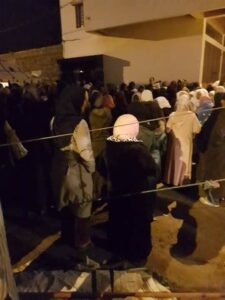 فاجعة:توافد جموع المواطنين للعزاء في حادثة وفاة نسوة من أسرة واحدة كن في طريقهن لتقديم التعازي لأسرة أخرى