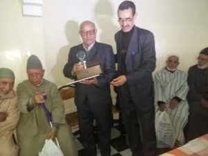 بالصور:مدرسة بأكادير تكرم قدمائها لسنوات 60 و 70 لعطاءاتهم في بناء الأجيال