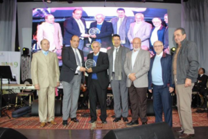 ما جدوى تنظيم جائزة “طروفيل” سنويا بأكادير، في سهرة باذخة بفندق خمسة نجوم،في نشاط رسمي يغيب عنه الفلاحون المعنيين بهذه الجائزة ؟