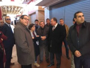والي أكادير و أعضاء من المجلس البلدي للمدينة في زيارة خاصة لسوق الأحد.