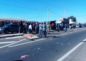 رحلة العودة من العمل تنتهي بفاجعة بعد انقلاب شاحنة ضمنها العشرات من الركاب بين أكادير و تيزنيت.