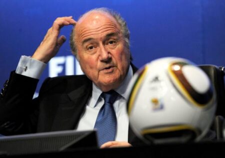 بلاتير يخرج عن صمته، و يكشف في تغريدة غريبة عن دعمه ترشيح المغرب لاستضافة مونديال 2026 لهذا السبب: بلاتير يخرج عن صمته، و يكشف في تغريدة غريبة عن دعمه ترشيح المغرب لاستضافة مونديال 2026 لهذا السبب: