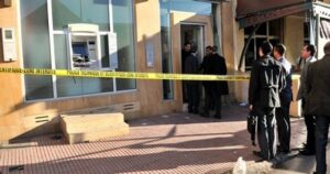 خطير:لص يحاول السطو على وكالة بنكية بتارودانت باستعمال “حجرة”، وهكذا ولج بهو الوكالة وزار كافة مكاتبها