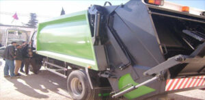 الموت يباغت عامل نظافة داخل شاحنته