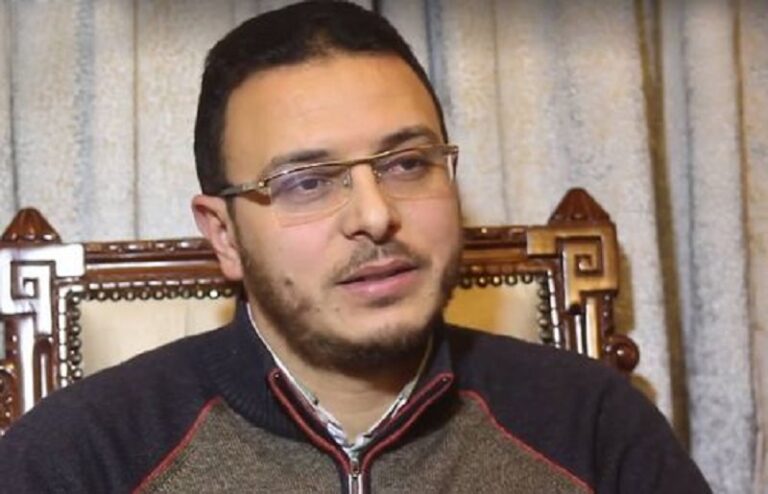 اعتقال أستاذ جامعي وتفتيش منزله، وجماعة إسلامية تصف طريقة اعتقاله بـ ” البهرجة الفلكلورية “