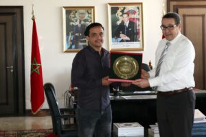 والي أكادير يستقبل ابن المدينة سفيان نعوم المتوج بلقب “ستاند آب”، ويهنئه على هذا الفوز المستحق