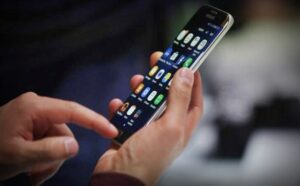 مركز اليقظة والرصد يحذر المواطنين من برامج خبيثة تؤدي لانفجار الهواتف الذكية