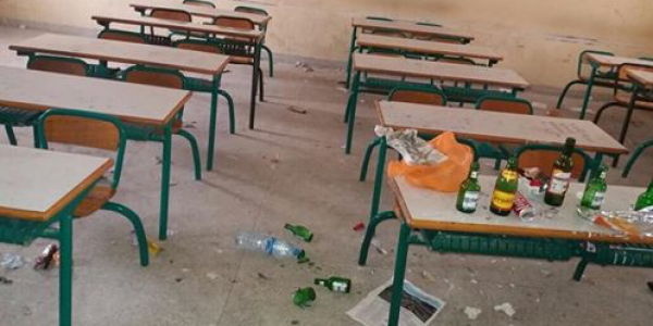 فضيحة بالصور:مجهولون يحولون أقسام مؤسسة تعليمية الى فضاء لشرب الخمر وقضاء الليالي الماجنة