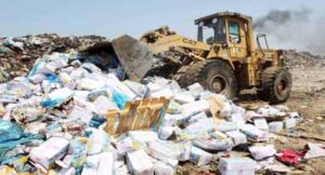 فضيحة:أطنان من المساعدات الغذائية الموجهة للفقراء ترمى في مطرح للأزبال