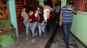 المحكمة تسدل الستار على قضية الطبيبة التي سخرت فيلتها للقمار من طرف مشاهير ومسؤولين كبار في