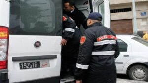 اعتقال ضابط شرطة في حالة سكر متقدم رفقة فتاتين أثناء مزاولته لمهامه