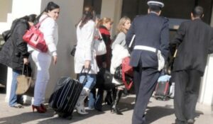 اعتقال نصاب يوهم ضحاياه بقدرته على تهجيرهم للخليج، مقابل أموال طائلة