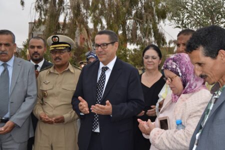 والي أكادير يفاجئ المسؤولين بالمدينة بزيارة غير متوقعة صباح يومه السبت