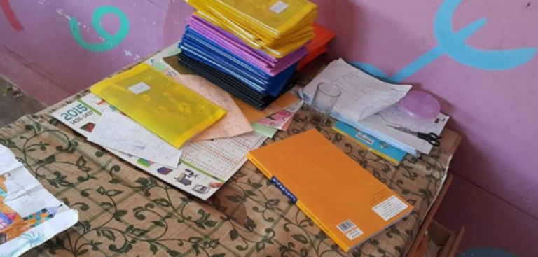 صادم:صورة مجهول اقتحم القسم الدراسي ليلا وقام بالتغوط على مكتب الأستاذ، تغضب مغاربة الفايسبوك