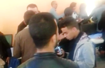 +فيديو: "قربالة" في تجمع لمستغلي وذوي الحقوق لأرگان، و أصوات ترفع شعار: "إرحل" بطريقة جنونية في مشهد فوضوي عارم.