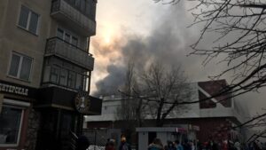 سقوط العشرات من القتلى في حادث احتراق مركز تجاري بروسيا، و آخرون في عداد المفقودين.