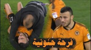 لاعب المنتخب “سايس” يؤدي مباراة ممتازة، وفرحة جنونية مع مدربه بعد الانتصار .