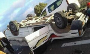 انقلاب “بيكوب” بمنعرج يسفر عن قتلى و جرحى من بينهم أستاذ في حادثة سير خطيرة .