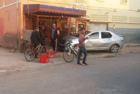 (+فيديو): سيارة مجنونة تقتحم محلا تجاريا بأيت ملول...