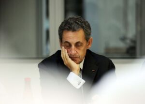 زيارة ساكروزي للمغرب تجر عليه “النحس”، والسلطات الفرنسية تعتقله لهذا السبب: