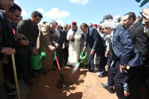 أخنوش يطلق عددا من المشاريع الفلاحية بتزنيت بهدف فكّ العزلة عن العالم القروي