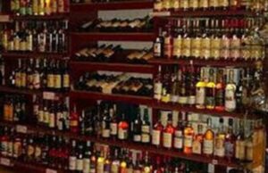 خمور مسمومة تودي بحياة ما لا يقل عن 80 شخصا