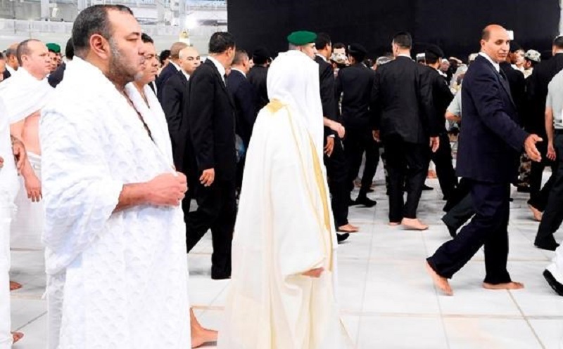 الملك يتوجه للسعودية لأداء مناسك العمرة