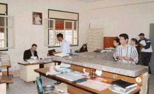 مستشار جماعي يخلع ملابسه كاملة خلال دورة مجلس جماعي.