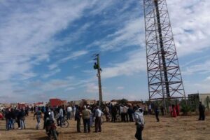 مواطنون يهددون بالانتحار في طانطان احتجاجا على استفادة ‘أشباح’ و نافذين من دعم “الكارطيات”