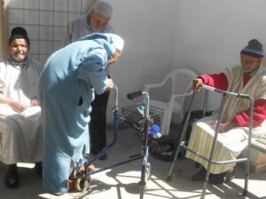 صادم بالفيديو بتيزنيت:أبناء ميسورون يتخلون عن آبائهم وأقربائهم في دار للمتشردين