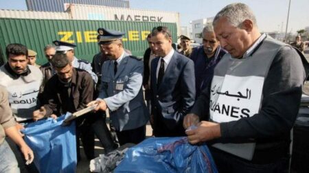 جمارك أكادير تحبط محاولة لتهريب 29500 كيس صغير لمرق التوابل جمارك أكادير تحبط محاولة لتهريب 29500 كيس صغير لمرق التوابل