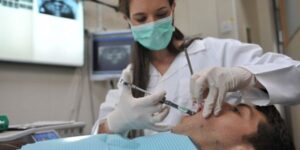 فقدان الأسنان في منتصف العمر يضاعف خطر الإصابة بأمراض القلب