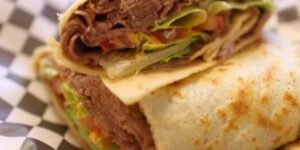 السجن 50 عاما لموظف سرق “ساندويتش”